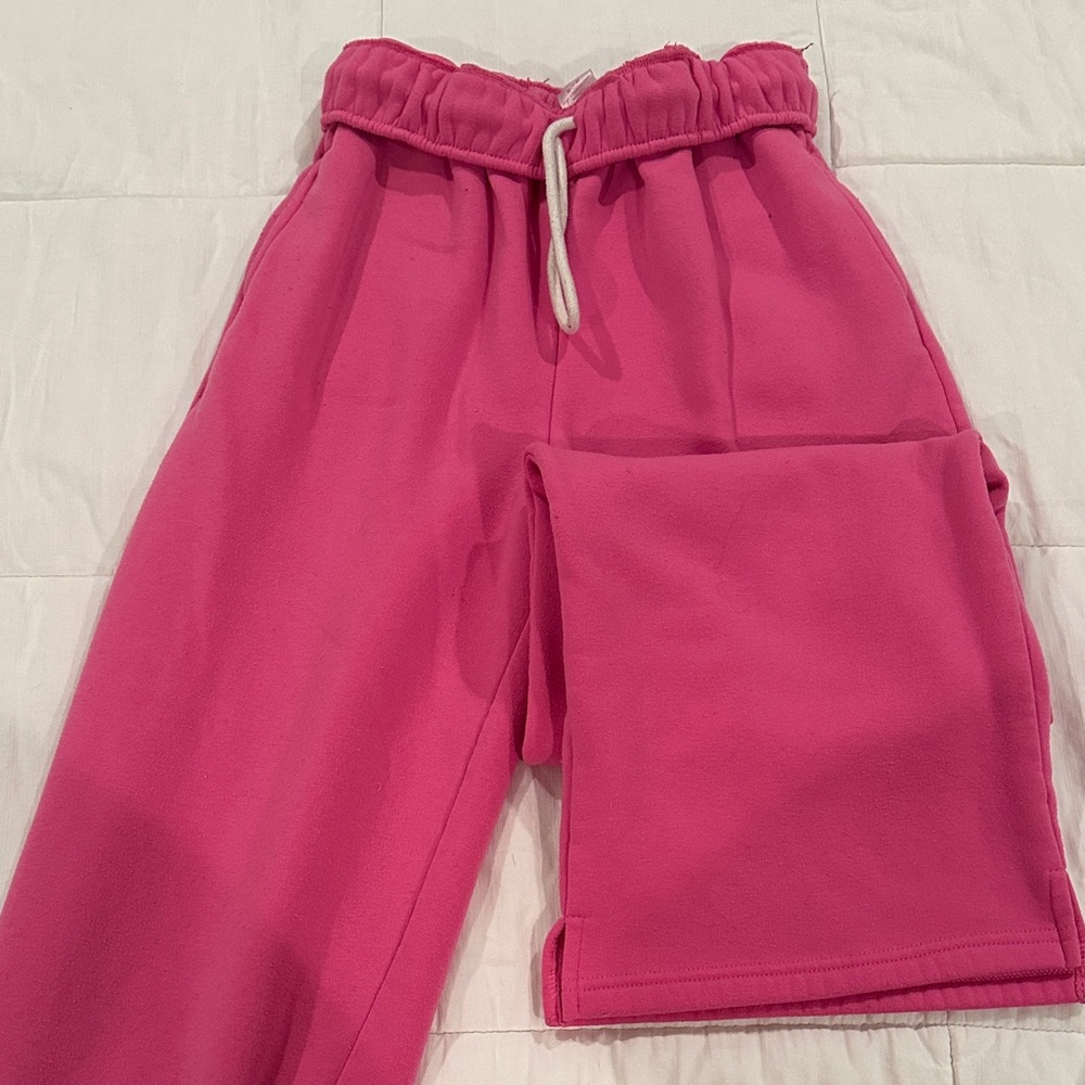 Pink wide leg sweatpants with sinch waist